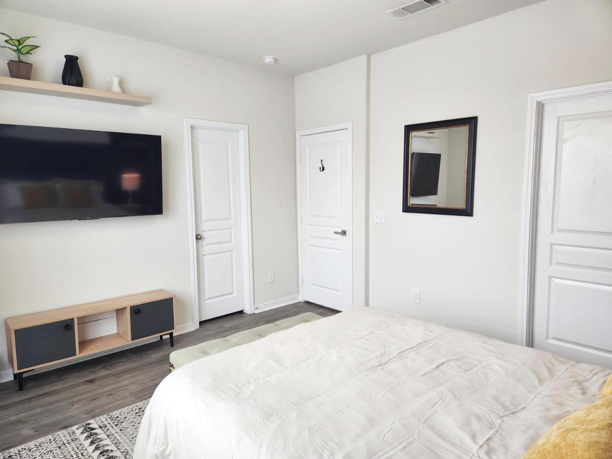 4 Bedroom Home Near Downtown Med Center Nrg Stadium Pearland Skyview Long By Ion Rentals Houston Exterior foto